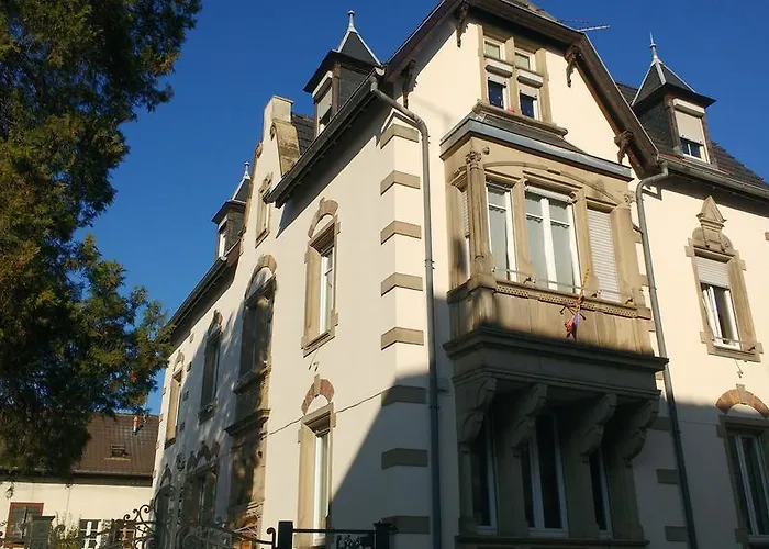 Centre Le 4 Apartment *